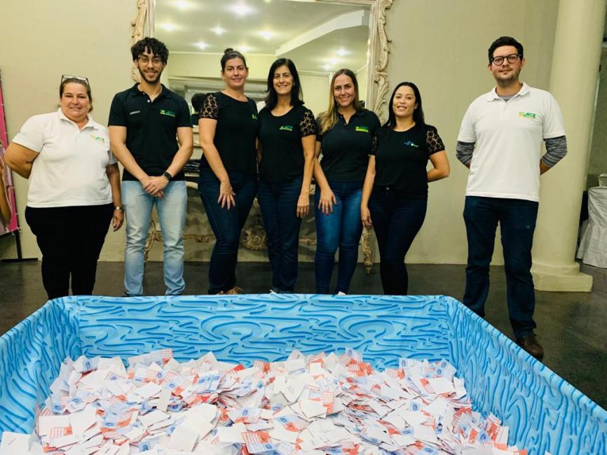 Equipe da ACE Santa Cruz realizou o sorteio da Promoção do Dia das Mães
Foram sorteados R$ 5 mil em vale compras aos consumidores 

